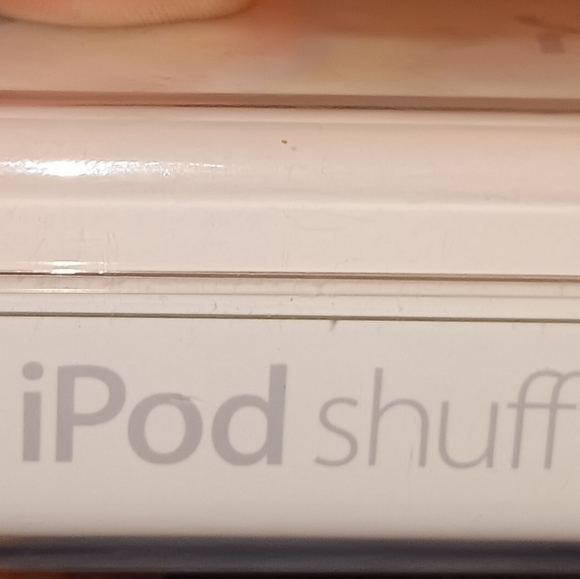 Ipod Shuffle - Picture 2 of 8